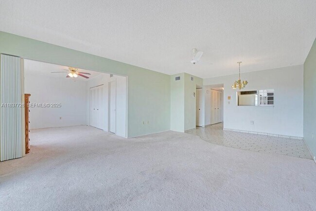 Foto del edificio - 2998 Sunrise Lakes Dr W