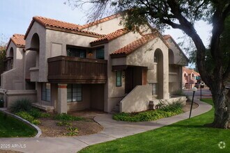 Building Photo - 925 N College Ave