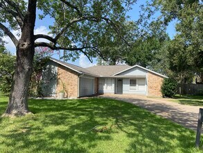 Building Photo - 15811 Part Dr