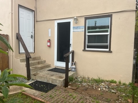 Fenced front yard - 104 S Clementine St