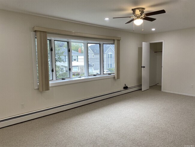 Building Photo - 57 Violet Ave