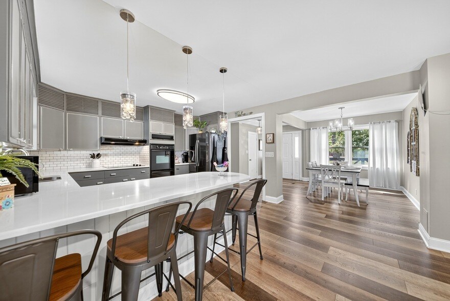 Primary Photo - 147 Sunset Dr