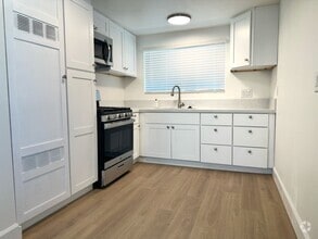 Building Photo - 717 W Provential Dr