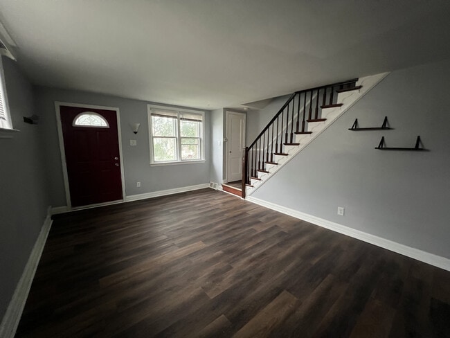 Building Photo - 2219 Dermond Ave