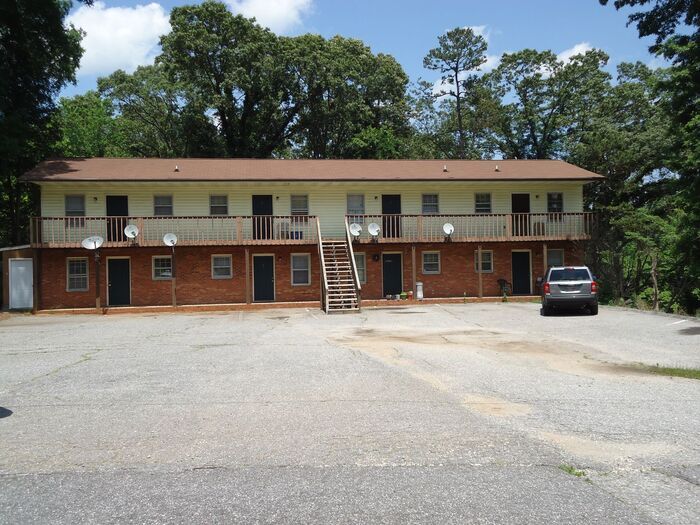 Foto principal - 1BD/1BA Ground Floor Unit at Three Oaks