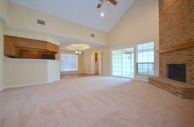 Foto del edificio - 6905 Shorecrest Dr