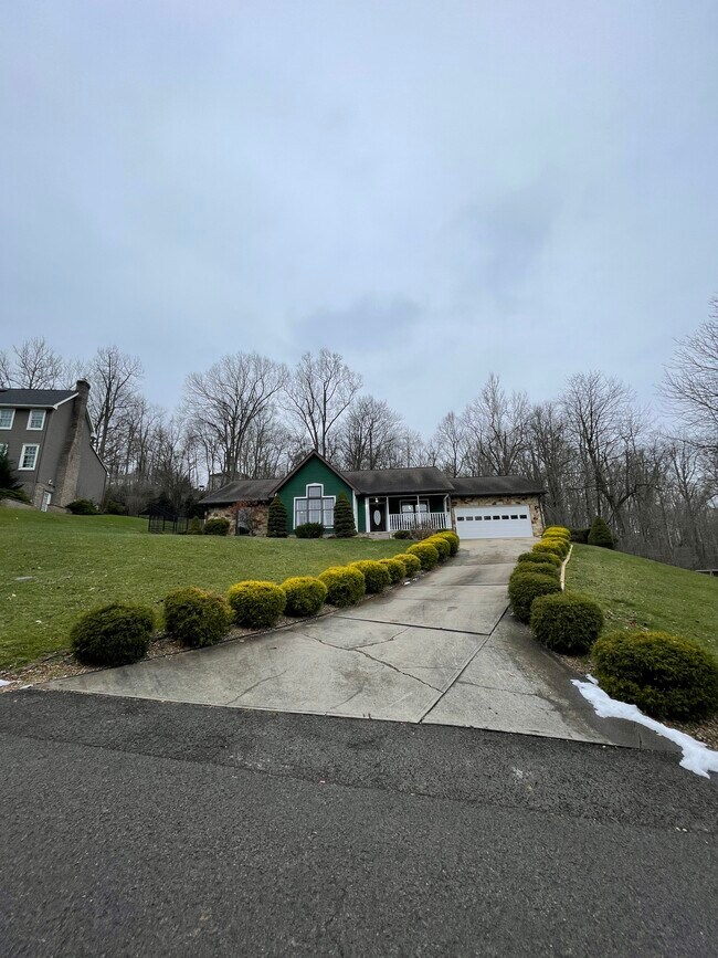 Building Photo - 4683 Shadyside Ln