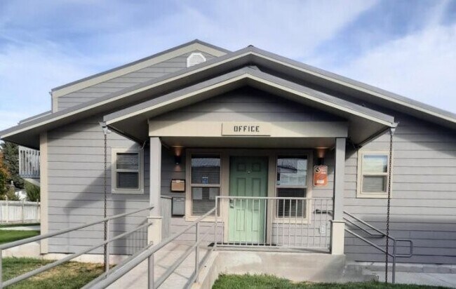 Building Photo - 3655 Maiben Ave