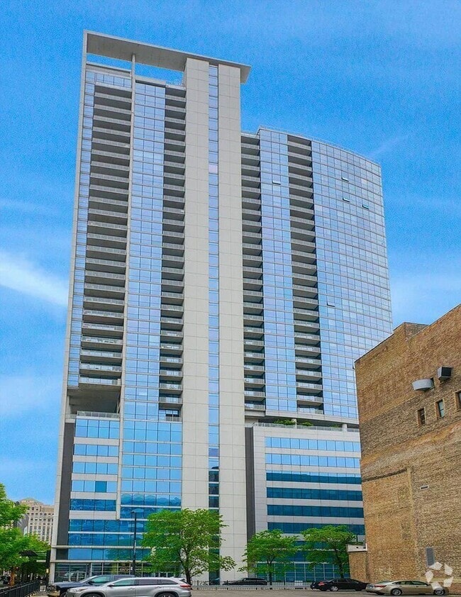 Building Photo - 303 W Ohio St