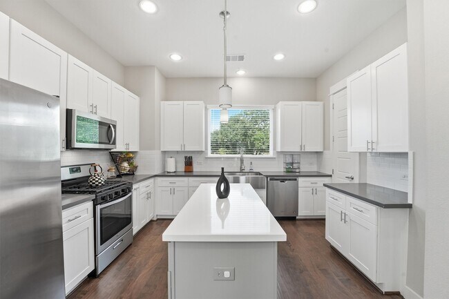 Foto del edificio - 2057 Sherwood Forest St