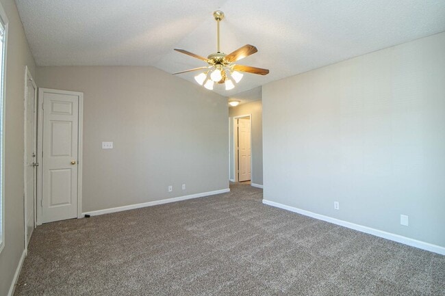 Building Photo - 233 Waterford Dr