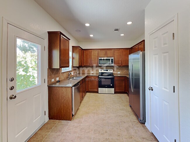 Building Photo - 412 Saddlehorn Way