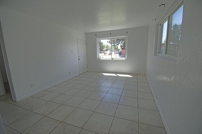 Foto del edificio - Charming 2bd/1ba Available for Move In