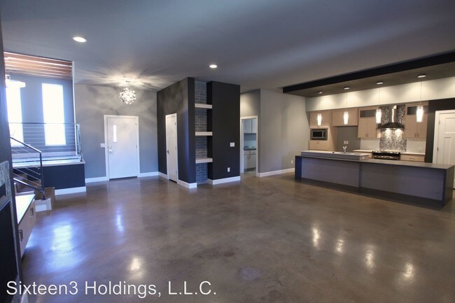Building Photo - 3 br, 2.5 bath House - 17704 Silverhawk Way