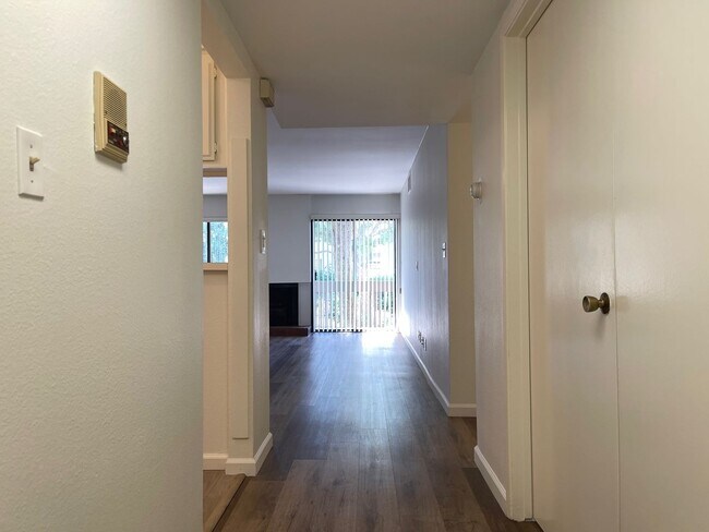 Foto del edificio - 15215 Magnolia Blvd
