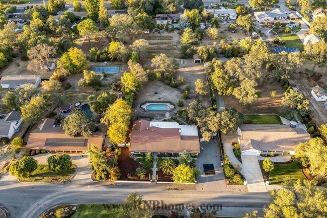 Building Photo - 4305 Whispering Oak Cir