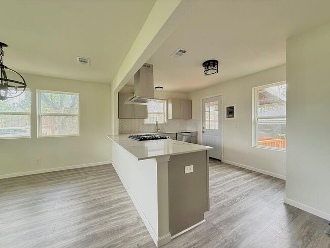Foto del edificio - 8113 Tavenor Ln