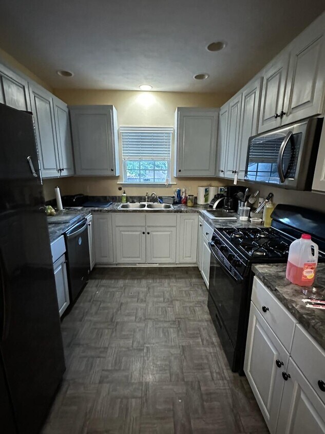 Foto principal - 316 W 31st St