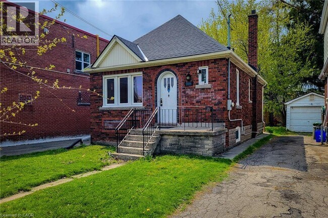 Photo du bâtiment - 66 Cline Ave S