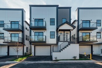 Building Photo - 746 Seaport Dr.