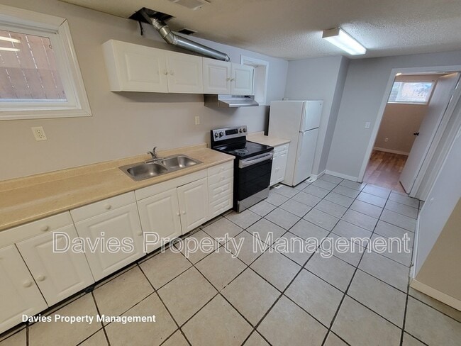 Building Photo - 10316-10156 156 St NW