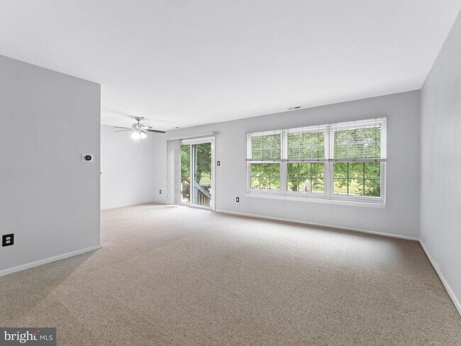 Foto del edificio - 5 Larkspur Ct