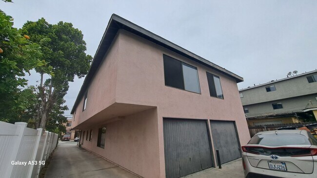 Foto del edificio - 13230 Cordary Ave