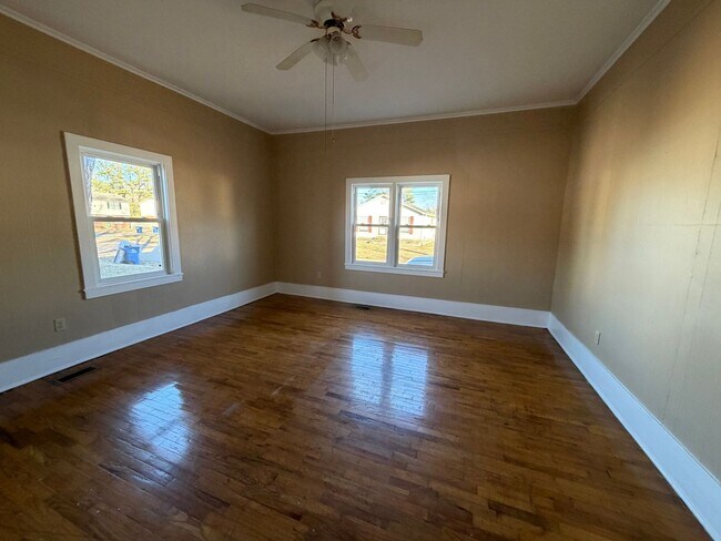 Foto del edificio - 3 Bed 2 Bath home in the Heart of Martin, TN!