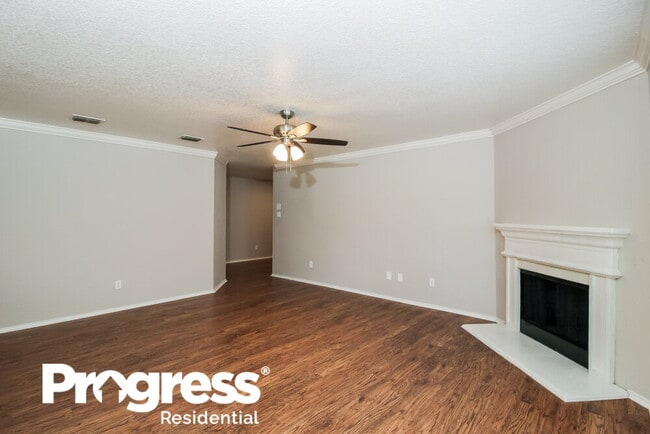 Building Photo - 14141 Esperanza Dr