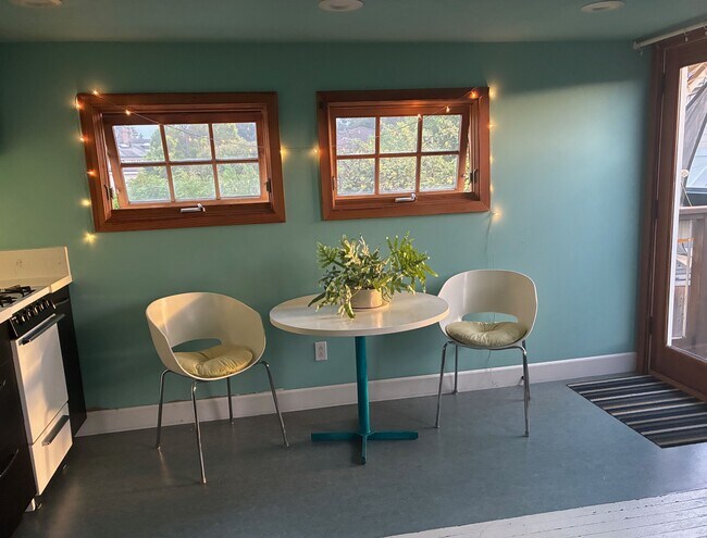 dining - 1015 N Branciforte Ave
