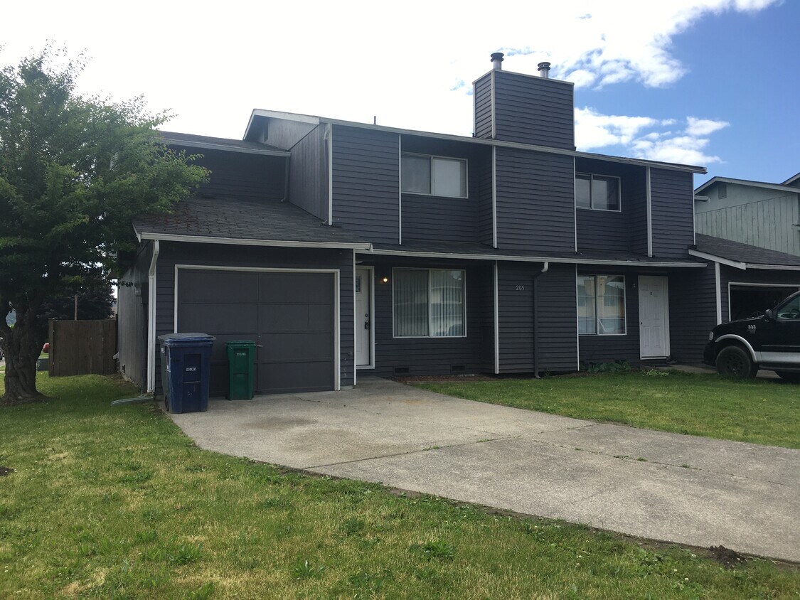 205 21st Pl SE, Auburn, WA 98002 Townhome Rentals in Auburn WA
