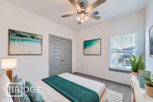 Foto del edificio - 33114 Oak Hts Pl