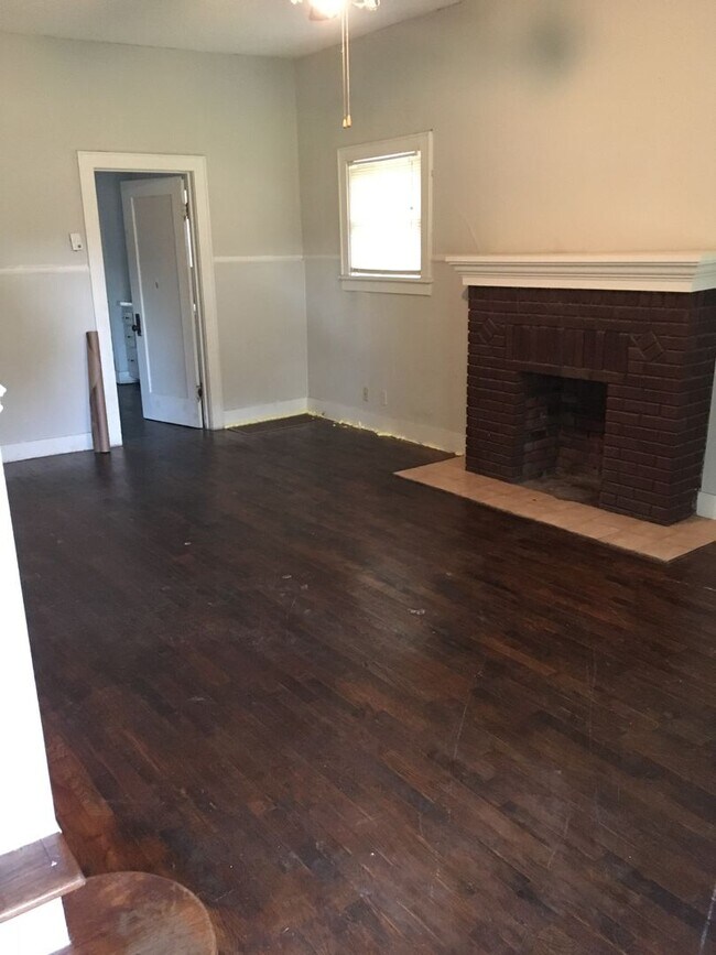 Foto del edificio - 419 E 6th St