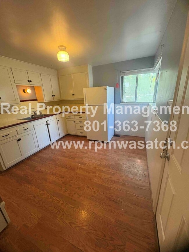 Foto del edificio - Check out This 2 Bedroom 1 Bathroom Salt L...