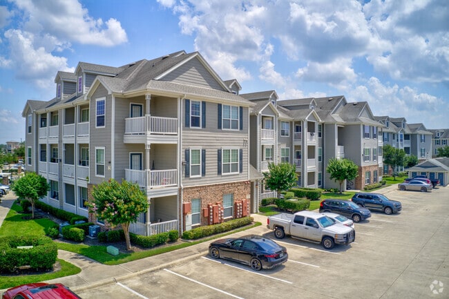 Exterior - The Pointe at Victoria
