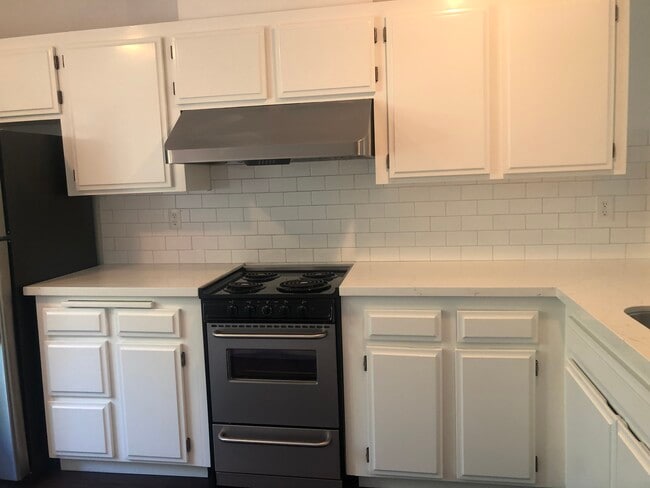 Kitchen - 225 2nd St E