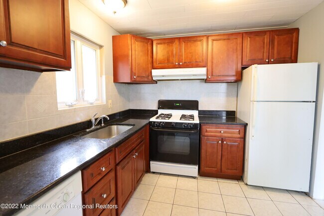 Building Photo - 104 Fairway Dr