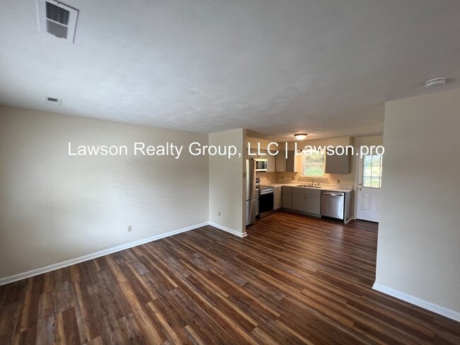 Building Photo - 7th St 306-8