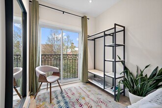 Building Photo - 3722 Av. Laval