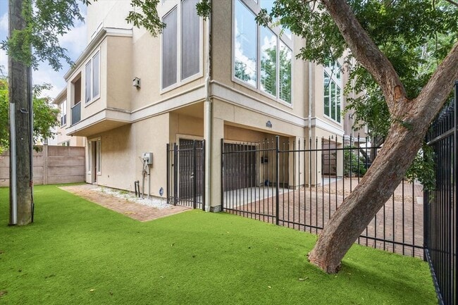 Building Photo - 6603 Wanita Pl
