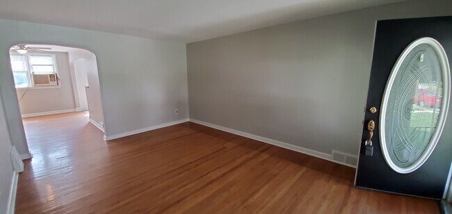 Foto del edificio - 717 Surrey Ln