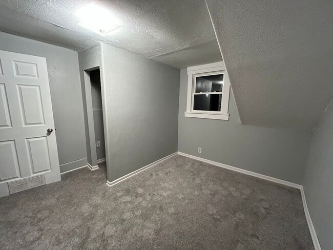 Foto del edificio - 323 4th Ave NE