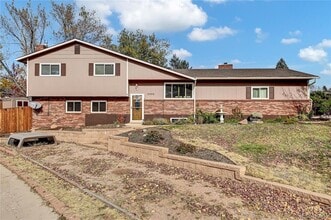 Building Photo - 2990 Roche Dr S