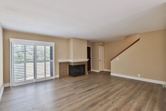 Building Photo - La Jolla Townhome with Garage & Private Deck