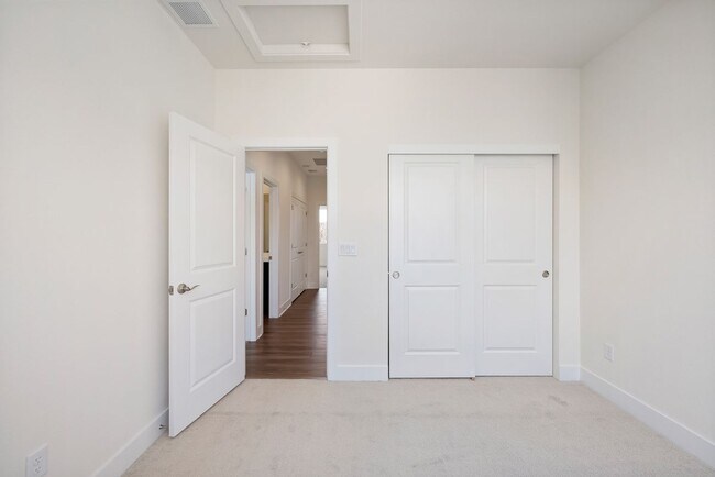 Foto del edificio - 5112 Ward Rd