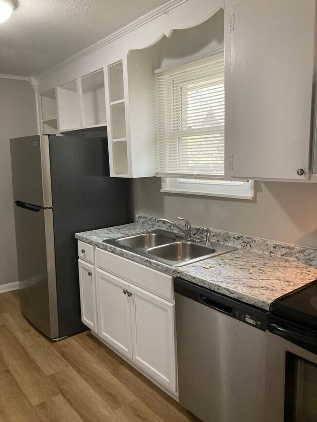 Foto del edificio - West Nashville 3BR Duplex - Free Rent