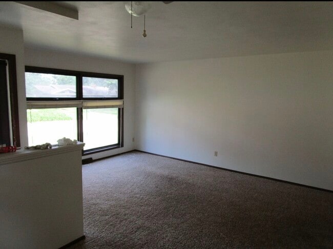 Building Photo - 507 Baker Dr