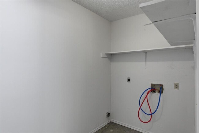 Foto del edificio - 405 Whitetail Dr