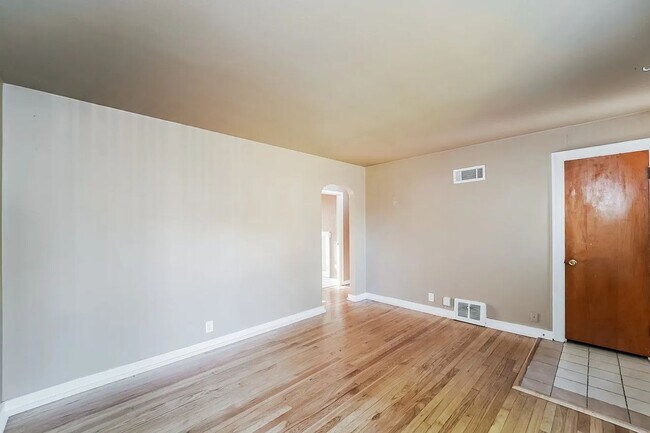 Foto del edificio - 3532 N 87th St