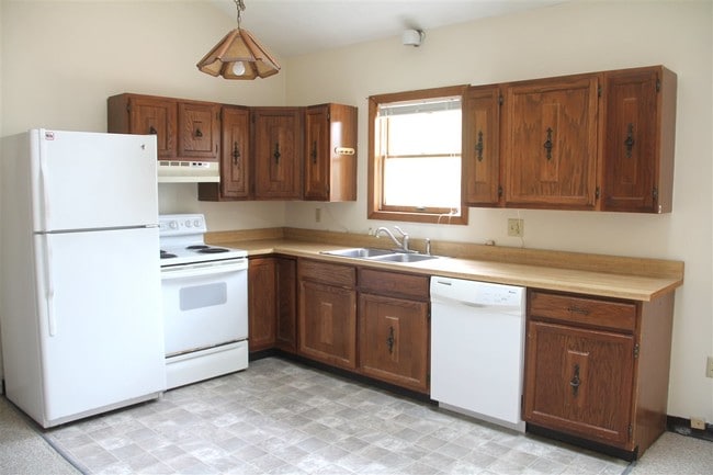 Building Photo - 144 Sunset Dr